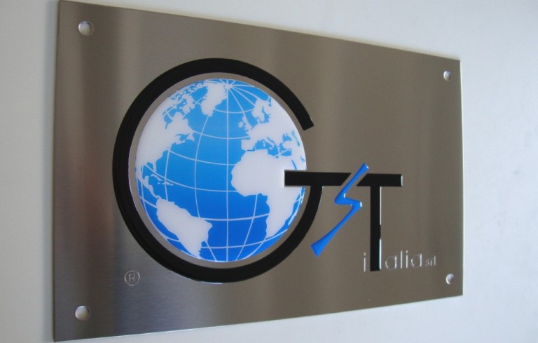 targhe insegne totem e cartelli di segnalazione