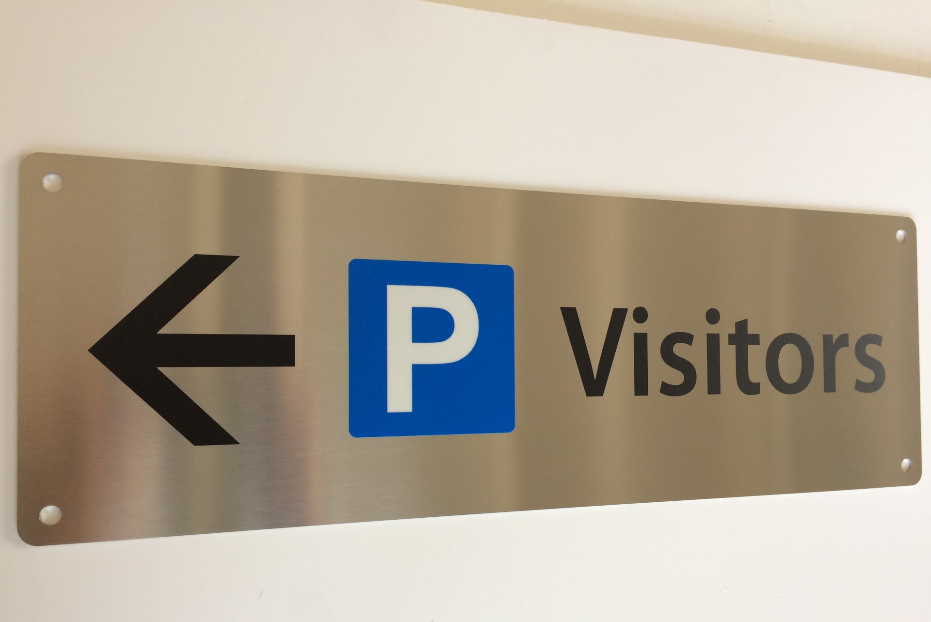 targhe insegne totem e cartelli di segnalazione