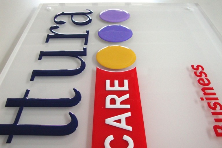 targhe insegne totem e cartelli di segnalazione