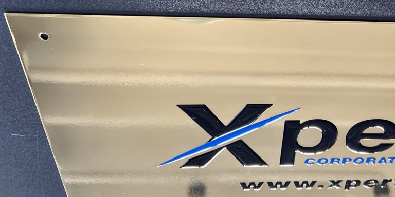 targhe insegne totem e cartelli di segnalazione