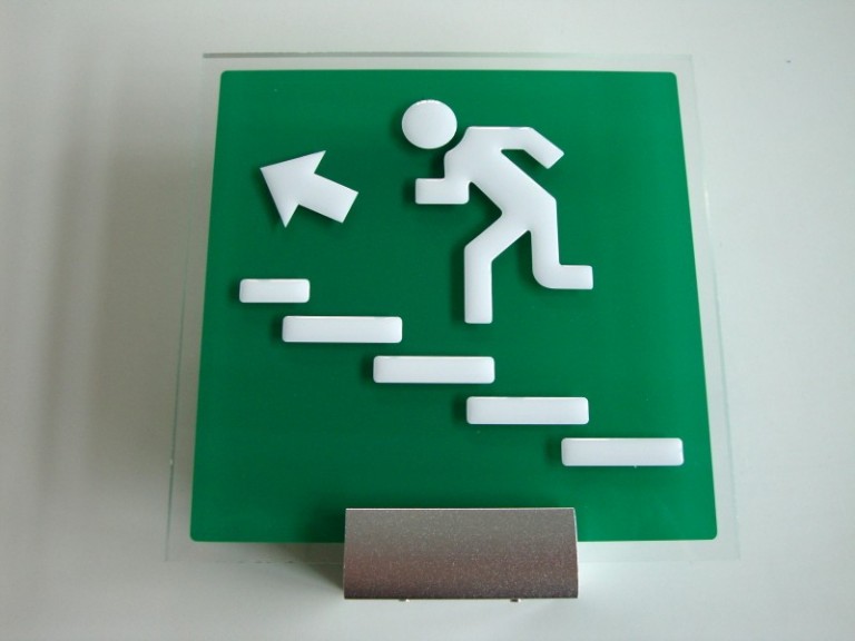 targhe insegne totem e cartelli di segnalazione